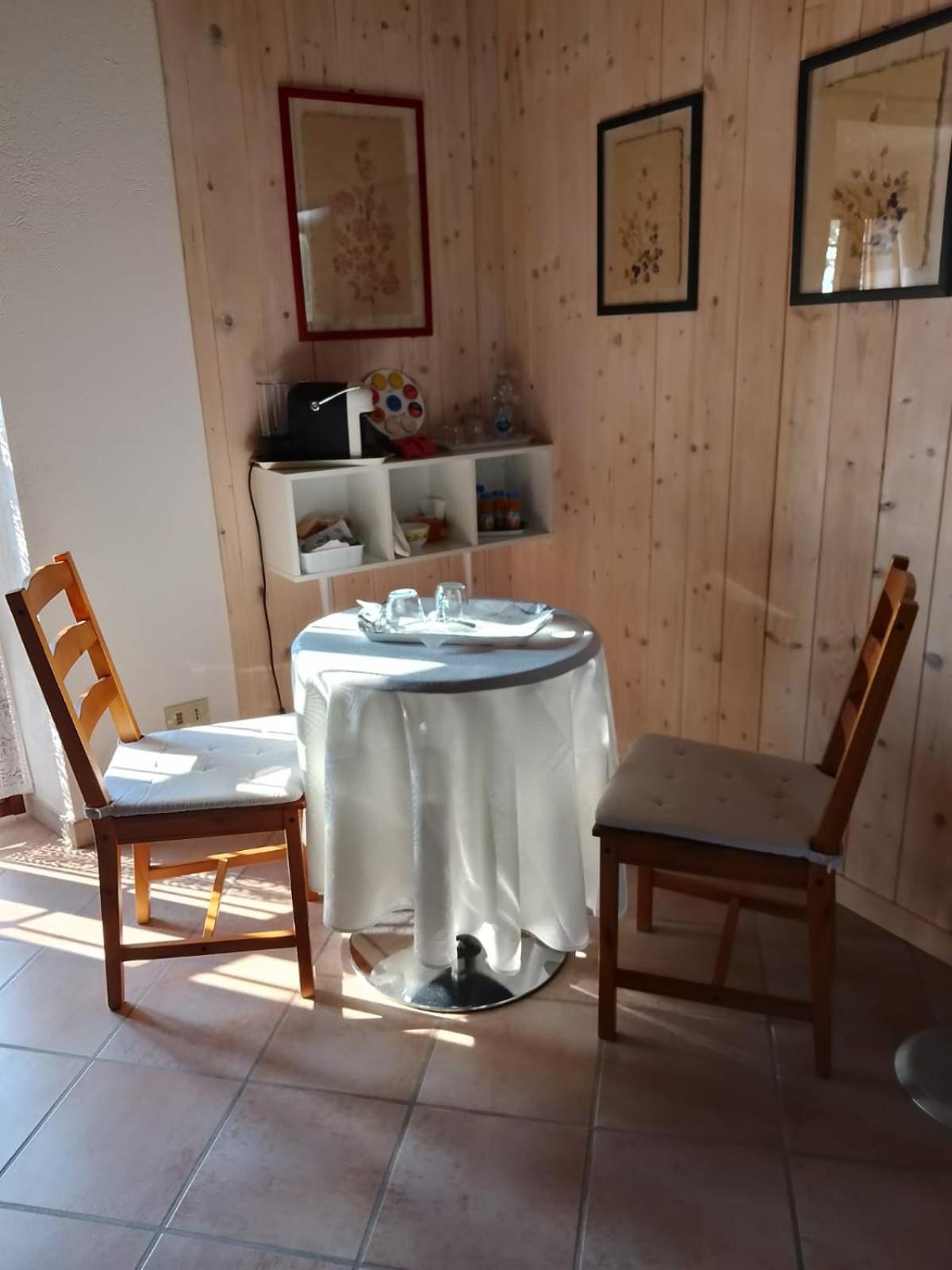 Agriturismo Affittacamere Barbarossa Dogliani Eksteriør billede