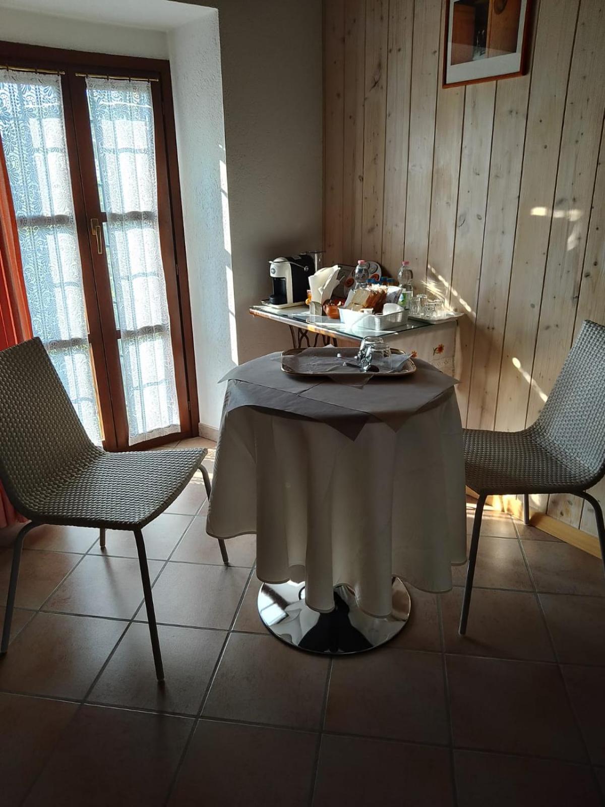 Agriturismo Affittacamere Barbarossa Dogliani Eksteriør billede