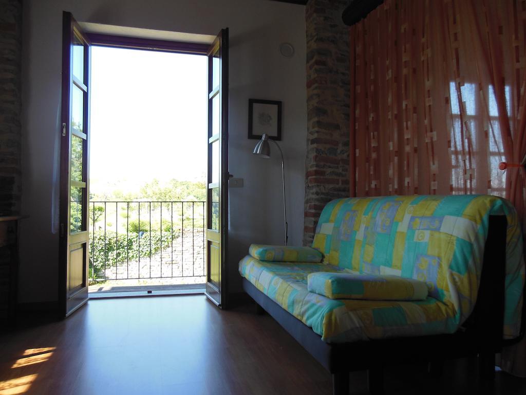 Agriturismo Affittacamere Barbarossa Dogliani Værelse billede