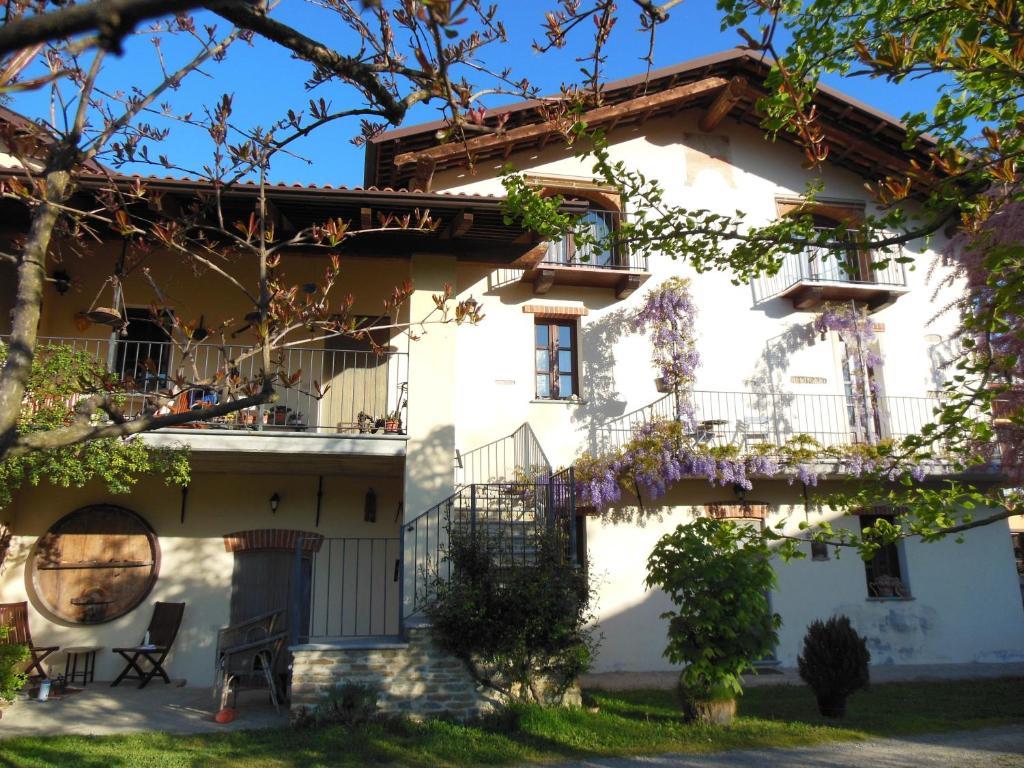 Agriturismo Affittacamere Barbarossa Dogliani Eksteriør billede