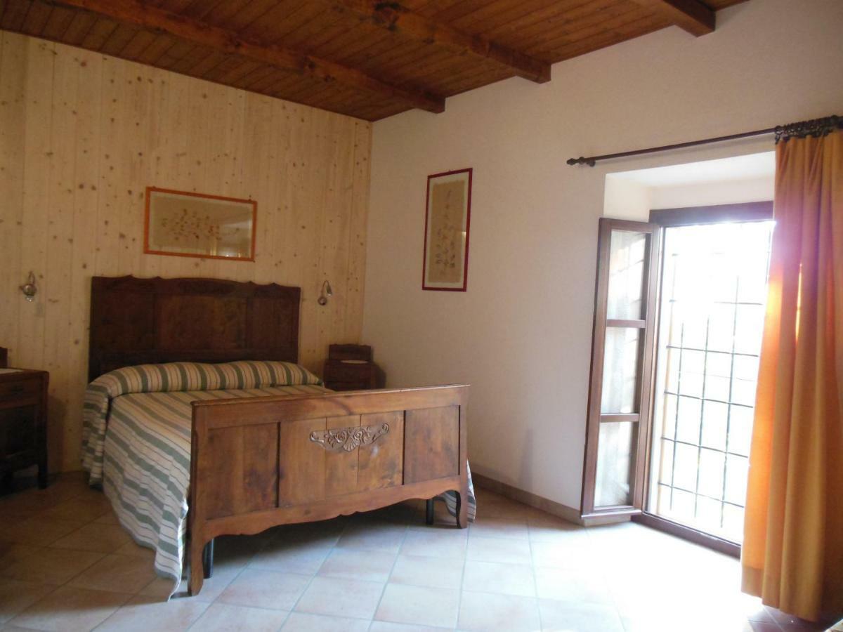Agriturismo Affittacamere Barbarossa Dogliani Eksteriør billede